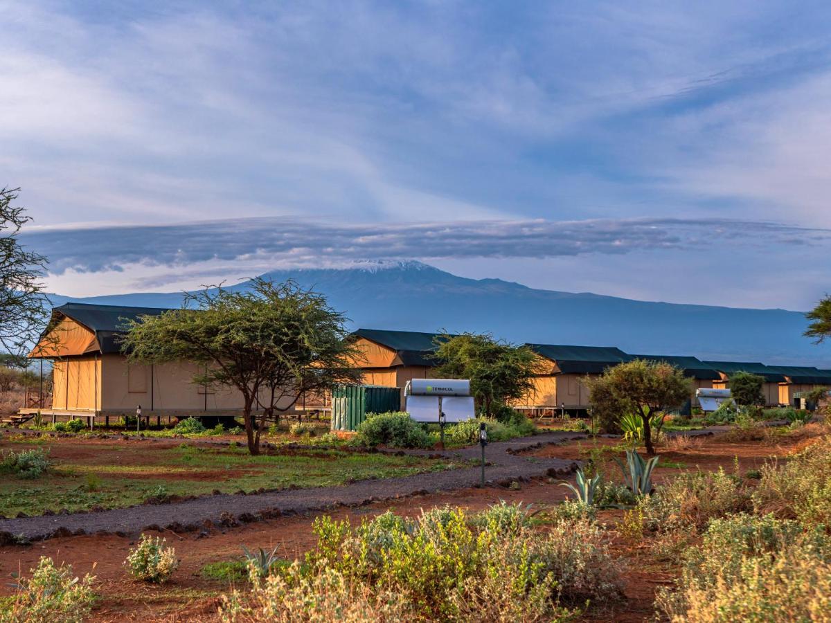 Отель Tulia Amboseli Safari Camp Экстерьер фото