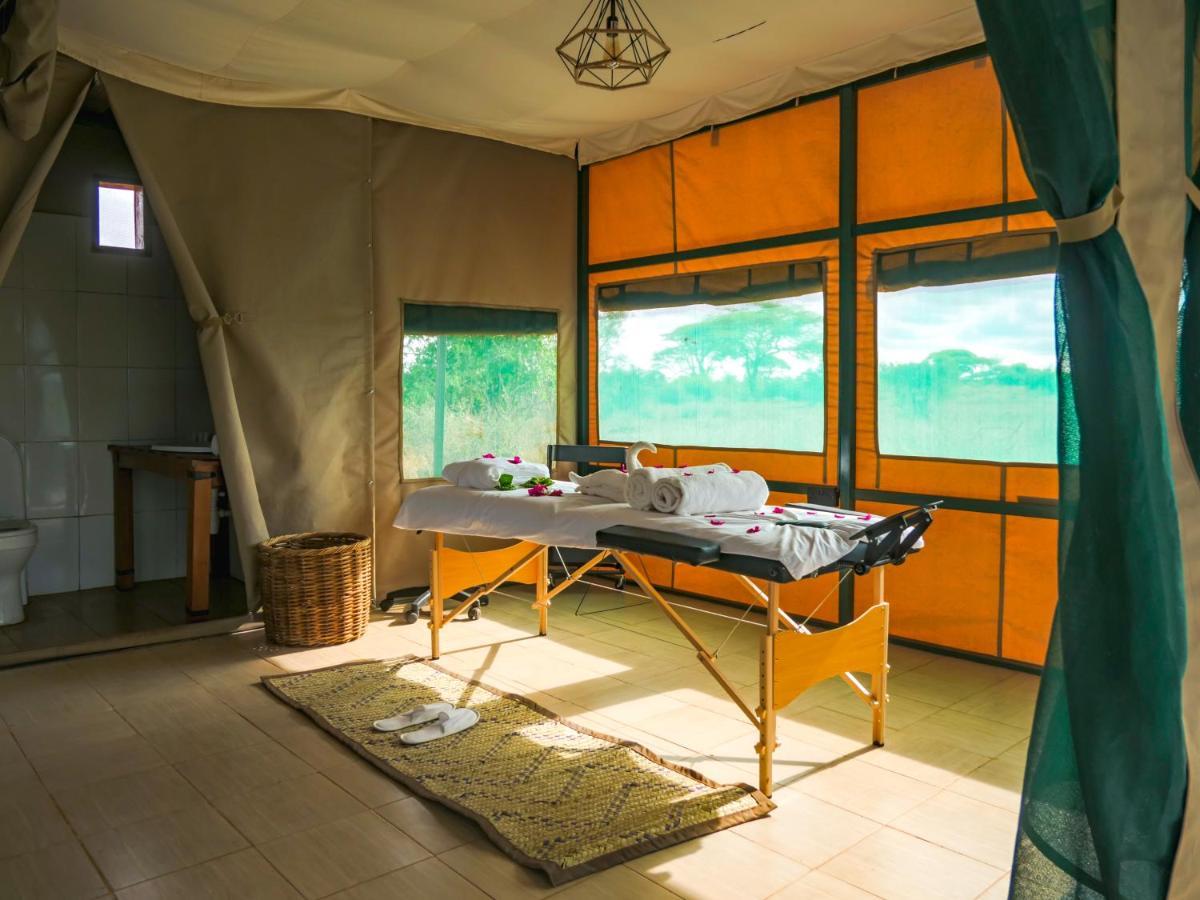 Отель Tulia Amboseli Safari Camp Экстерьер фото
