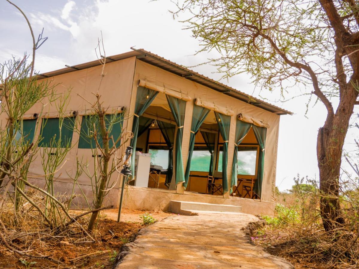 Отель Tulia Amboseli Safari Camp Экстерьер фото